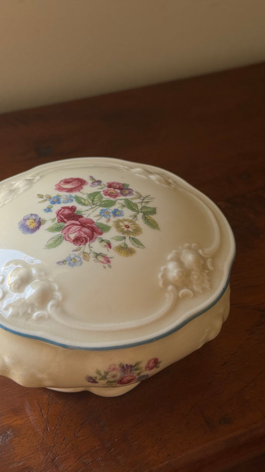 THOMAS IVORY Curvy Vintage Porcelain Box