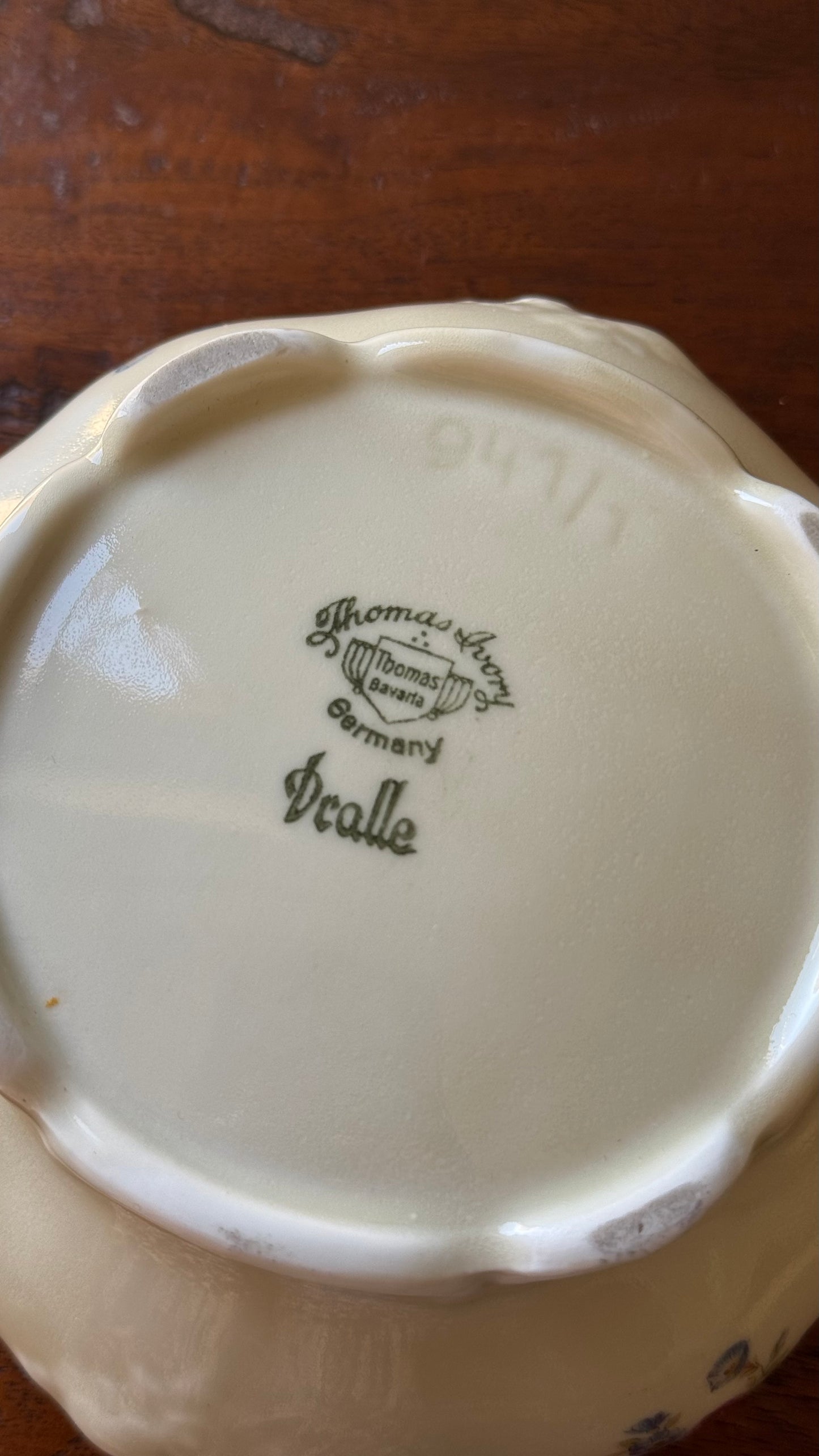 THOMAS IVORY Curvy Vintage Porcelain Box