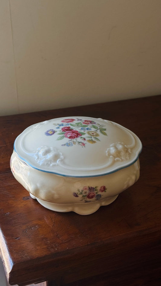 THOMAS IVORY Curvy Vintage Porcelain Box