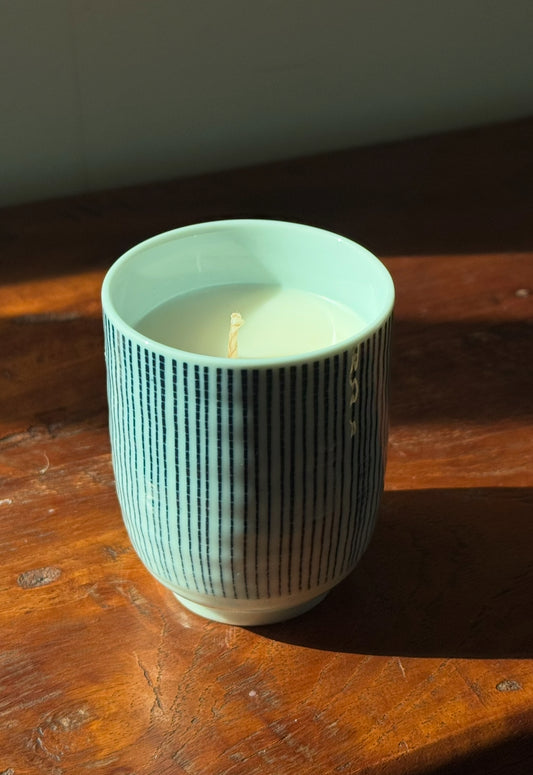 Small lined jar